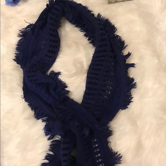 ✨Infinity 🧣 💕super cute💕 pretty Royal blue hue✨ - Picture 3 of 4